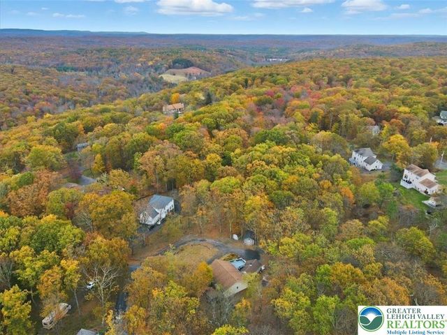 2318 Sunbird Court, Pocono Twp, PA 18332