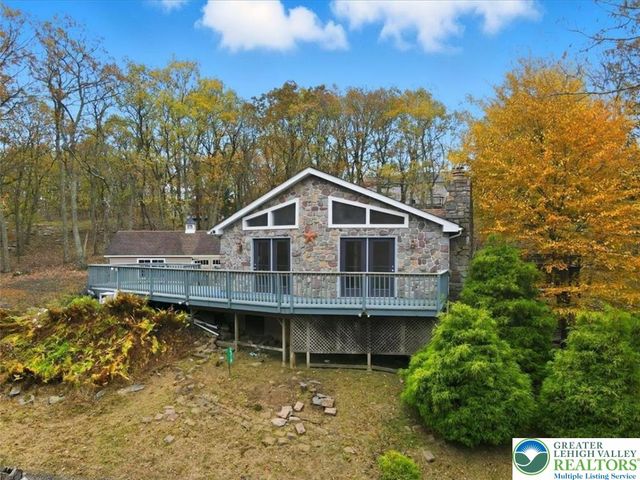 2318 Sunbird Court, Pocono Twp, PA 18332