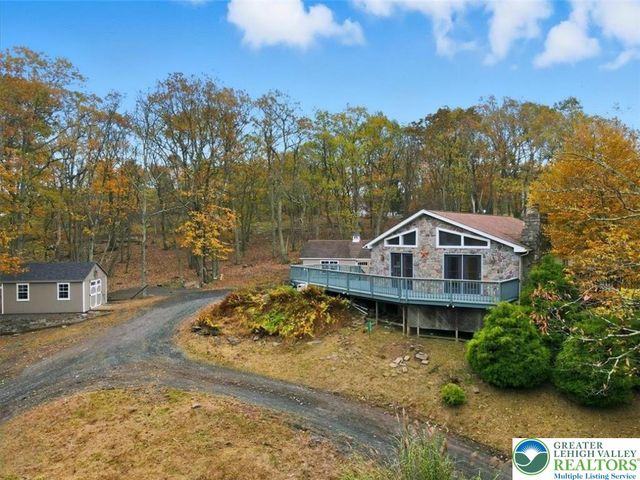 2318 Sunbird Court, Pocono Twp, PA 18332