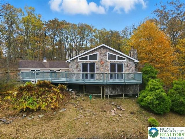 2318 Sunbird Court, Pocono Twp, PA 18332