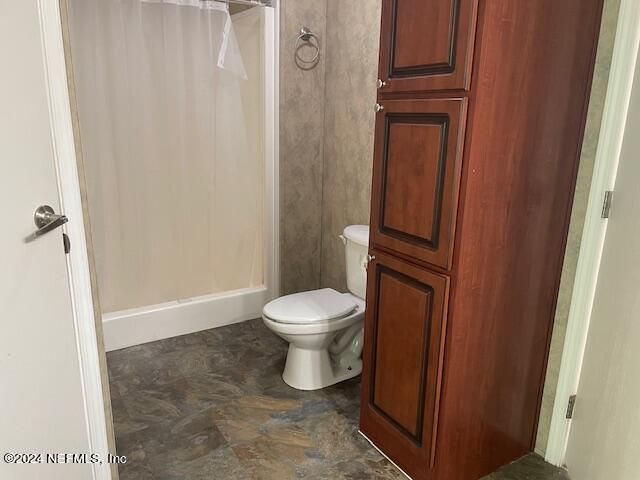 8891 E SNELLGROVE Avenue, Jacksonville, FL 32220
