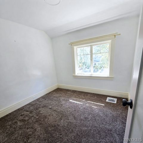 75 West Hazeltine Avenue, Tonawanda, NY 14217