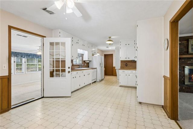 2761 Valleydale Drive NW, Conyers, GA 30012