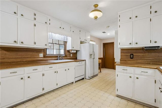 2761 Valleydale Drive NW, Conyers, GA 30012