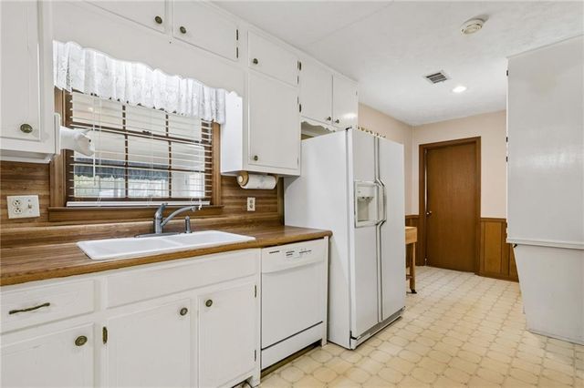 2761 Valleydale Drive NW, Conyers, GA 30012
