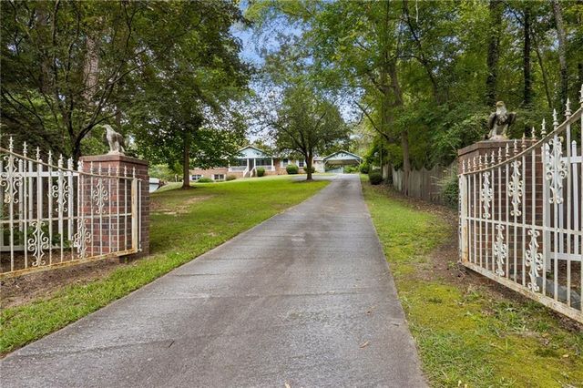 2761 Valleydale Drive NW, Conyers, GA 30012