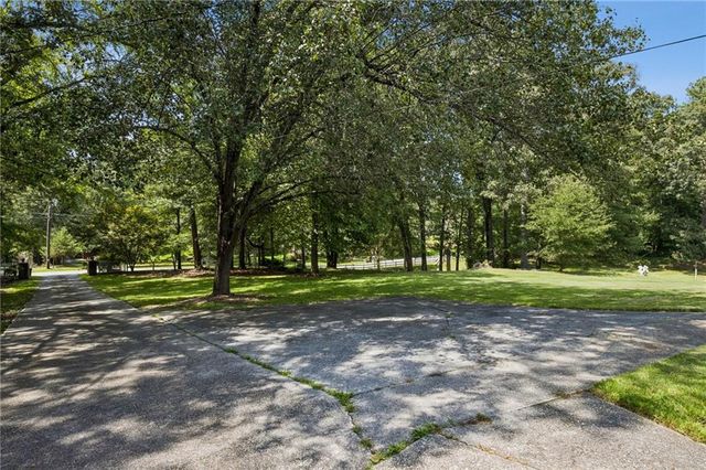 2761 Valleydale Drive NW, Conyers, GA 30012