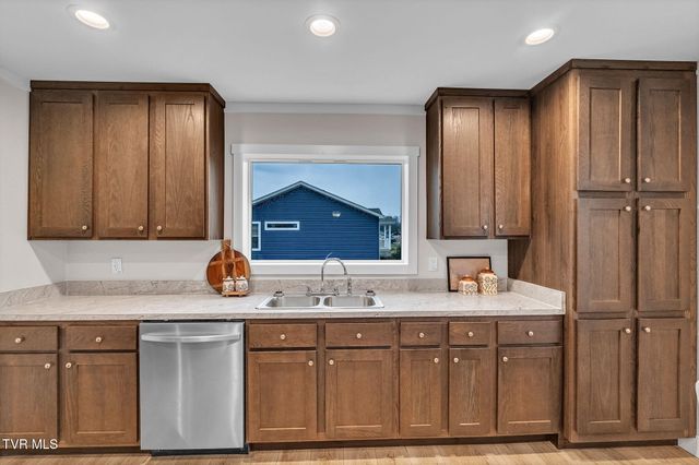 18424 Fortunes Way, Abingdon, VA 24210