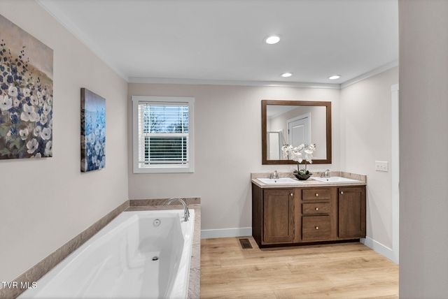 18424 Fortunes Way, Abingdon, VA 24210