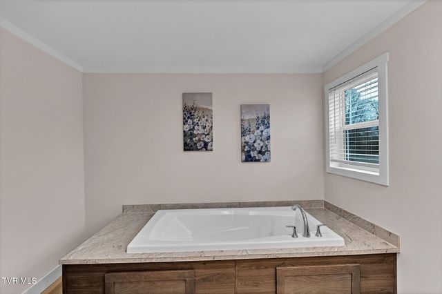 18424 Fortunes Way, Abingdon, VA 24210