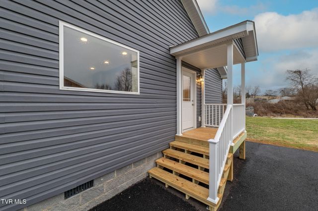 18424 Fortunes Way, Abingdon, VA 24210