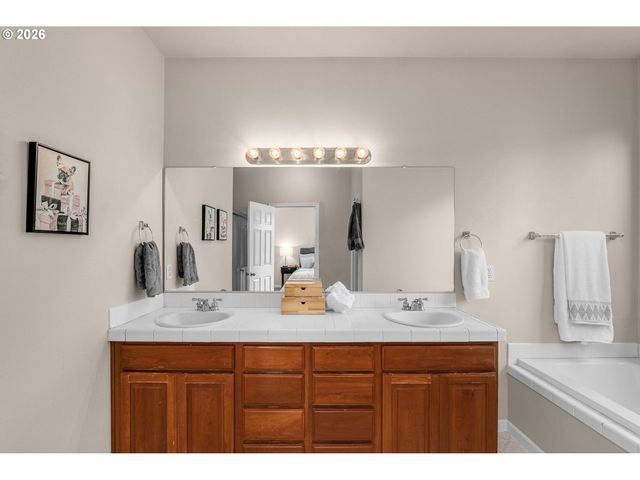 3731 WILD ROSE Loop, West Linn, OR 97068