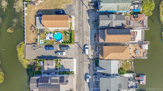 20 W 18th Road, Broad Channel, NY 11693