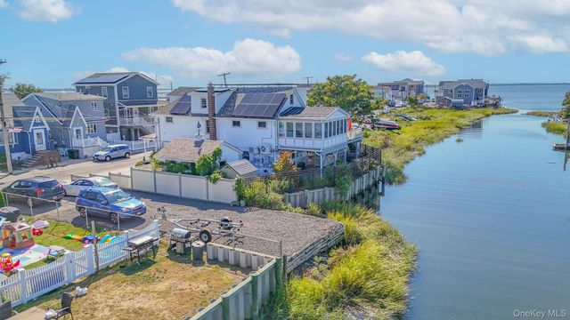 20 W 18th Road, Broad Channel, NY 11693