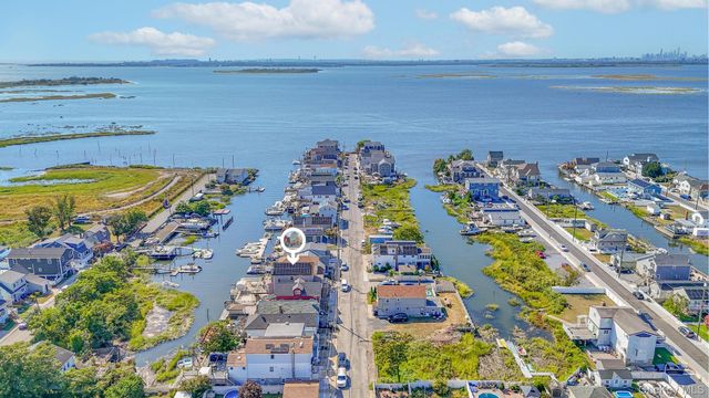 20 W 18th Road, Broad Channel, NY 11693