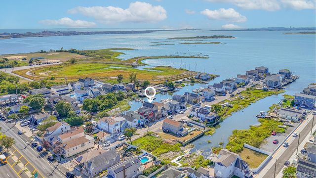 20 W 18th Road, Broad Channel, NY 11693