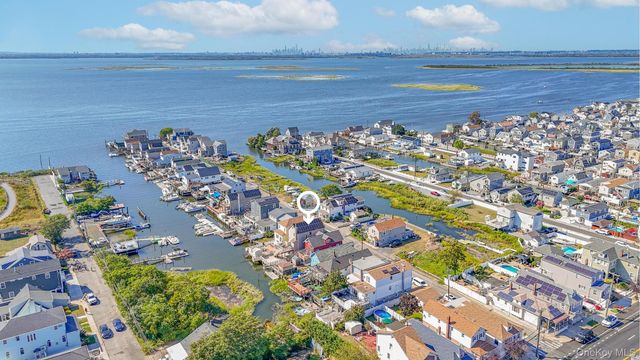 20 W 18th Road, Broad Channel, NY 11693