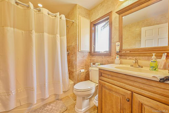 20 W 18th Road, Broad Channel, NY 11693