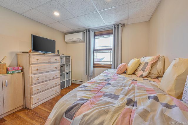 20 W 18th Road, Broad Channel, NY 11693
