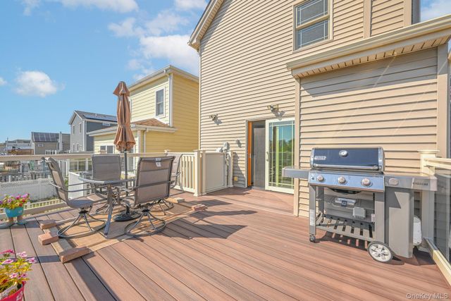 20 W 18th Road, Broad Channel, NY 11693