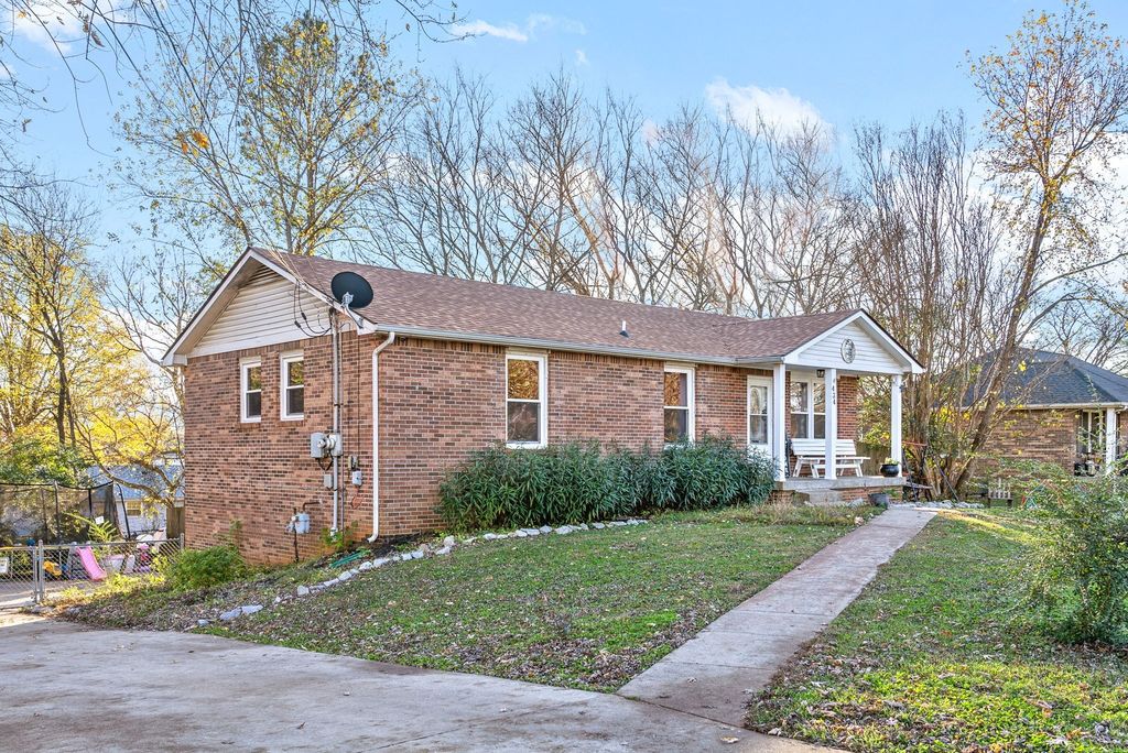 434 Bluff Dr, Clarksville, TN 37043