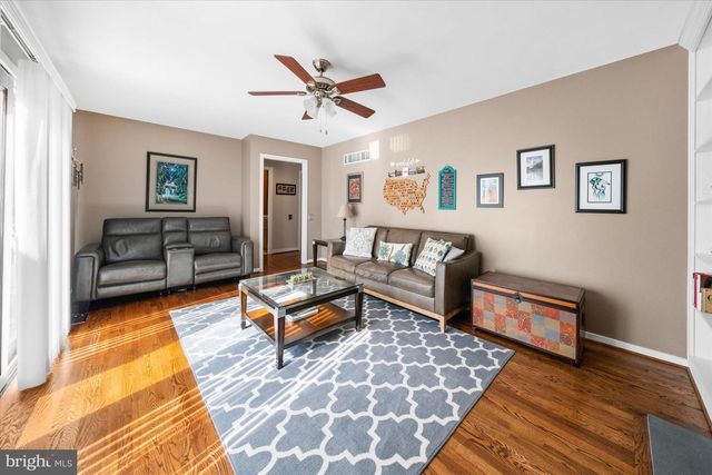 2 RUNNING BROOK LN, Newark, DE 19711