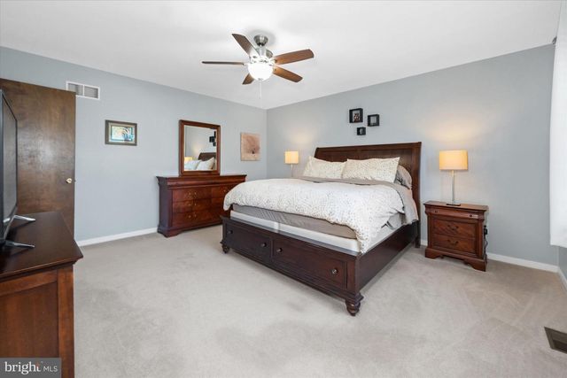 2 RUNNING BROOK LN, Newark, DE 19711