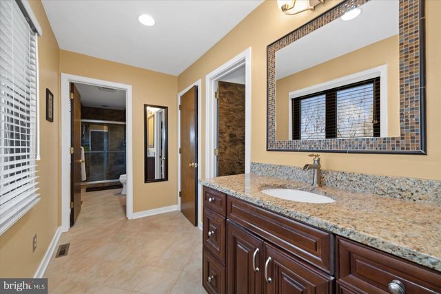 2 RUNNING BROOK LN, Newark, DE 19711