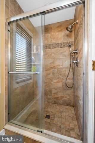 2 RUNNING BROOK LN, Newark, DE 19711