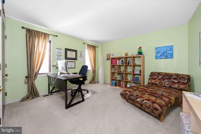 2 RUNNING BROOK LN, Newark, DE 19711