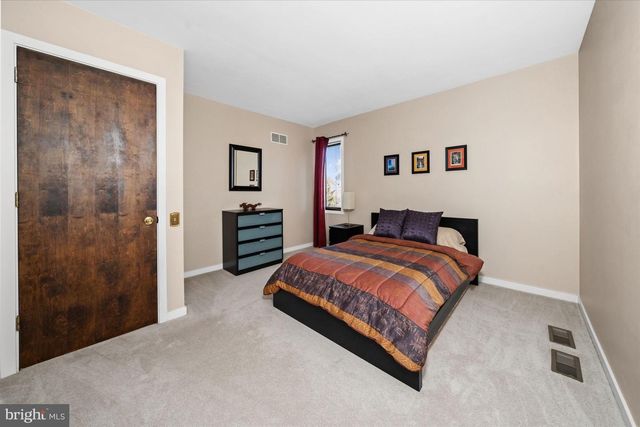 2 RUNNING BROOK LN, Newark, DE 19711