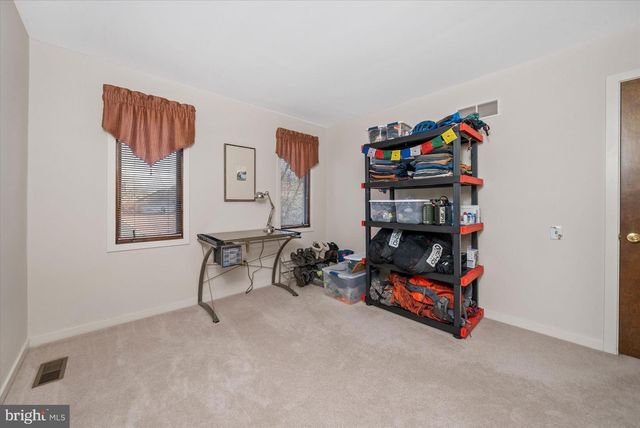 2 RUNNING BROOK LN, Newark, DE 19711