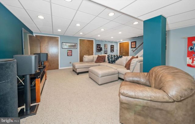 2 RUNNING BROOK LN, Newark, DE 19711