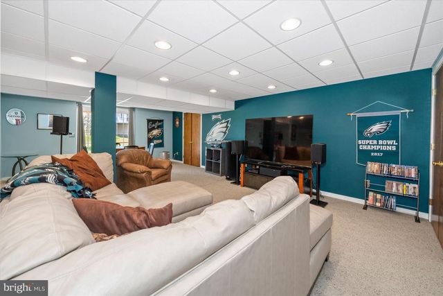 2 RUNNING BROOK LN, Newark, DE 19711