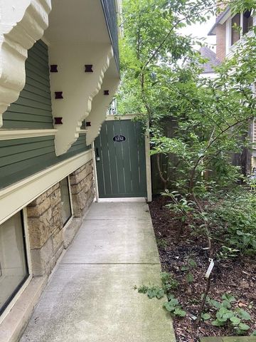 1232 Hinman Avenue 3, Evanston, IL 60202