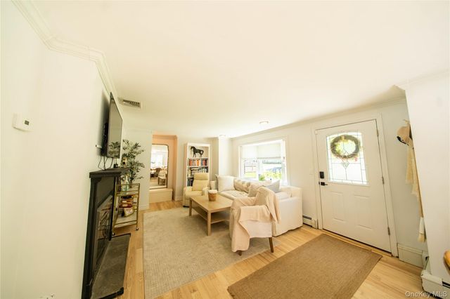 49 Clearview Street, Huntington, NY 11743