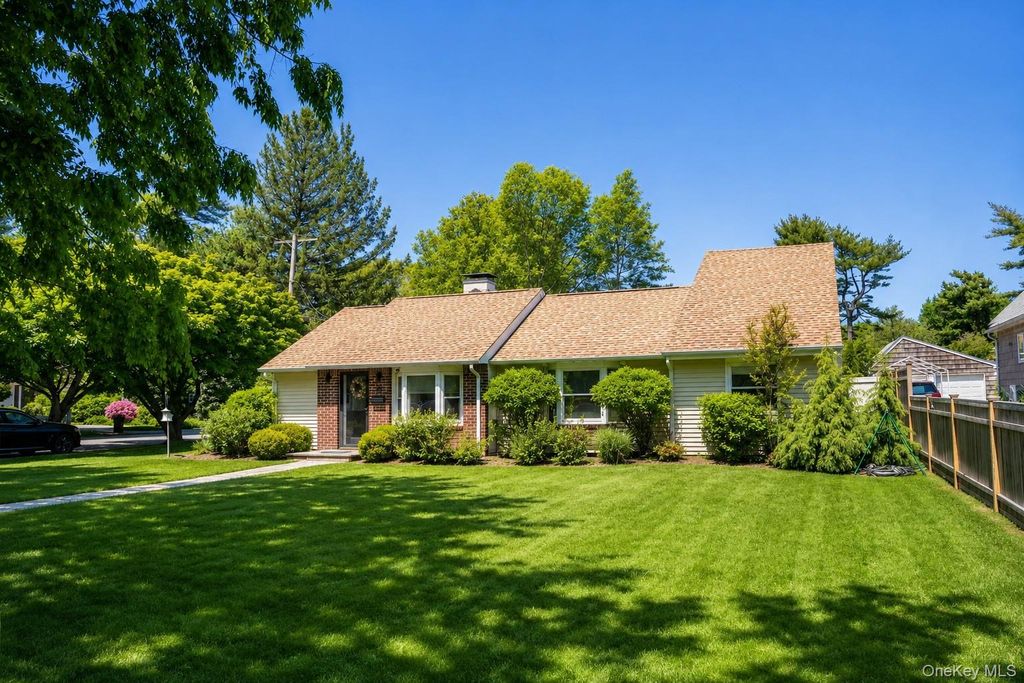 49 Clearview Street, Huntington, NY 11743