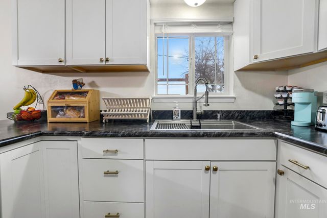 3083 Dickson Ave, Twin Falls, ID 83301