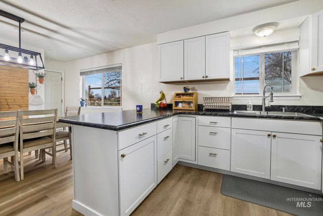 3083 Dickson Ave, Twin Falls, ID 83301