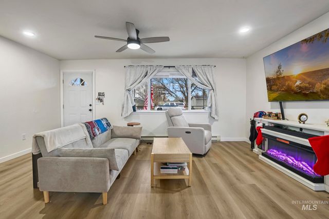 3083 Dickson Ave, Twin Falls, ID 83301