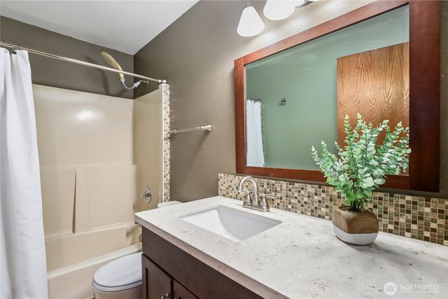 15121 Cedar Grove Road NE, Poulsbo, WA 98370