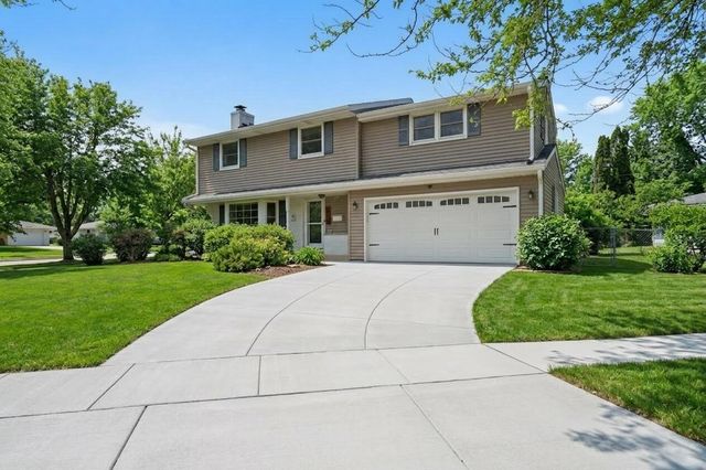 2103 Empire DRIVE, Waukesha, WI 53186