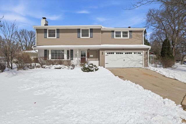 2103 Empire DRIVE, Waukesha, WI 53186