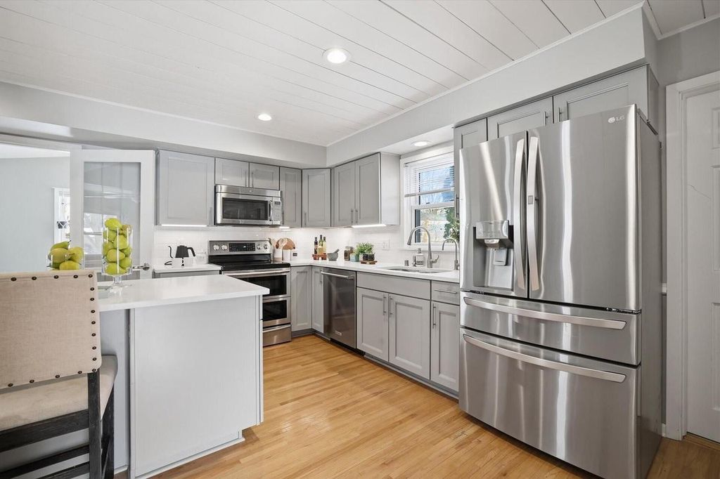 2103 Empire DRIVE, Waukesha, WI 53186