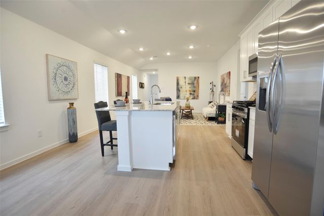 4033 Bronco Station Lane, League City, TX 77573