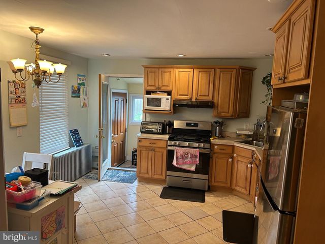 224 HIGHLAND AVE, Wayne, PA 19087