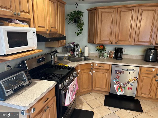 224 HIGHLAND AVE, Wayne, PA 19087