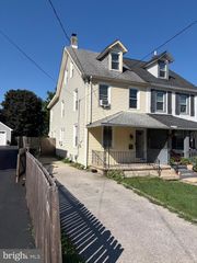 224 HIGHLAND AVE, Wayne, PA 19087