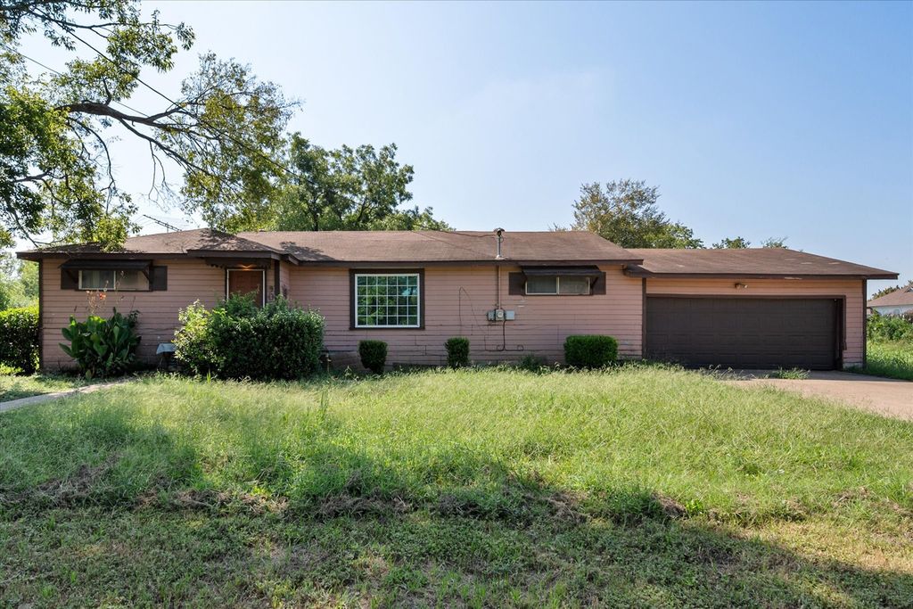 905 G W Jackson Avenue, Corsicana, TX 75110