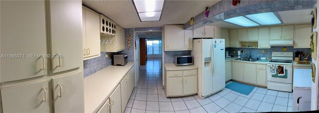 7725 W 10th Ave, Hialeah, FL 33014